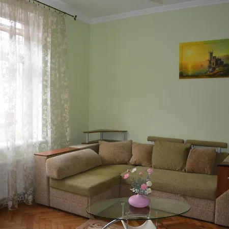 Lviv's Prospekt Shevchenka Apartment *