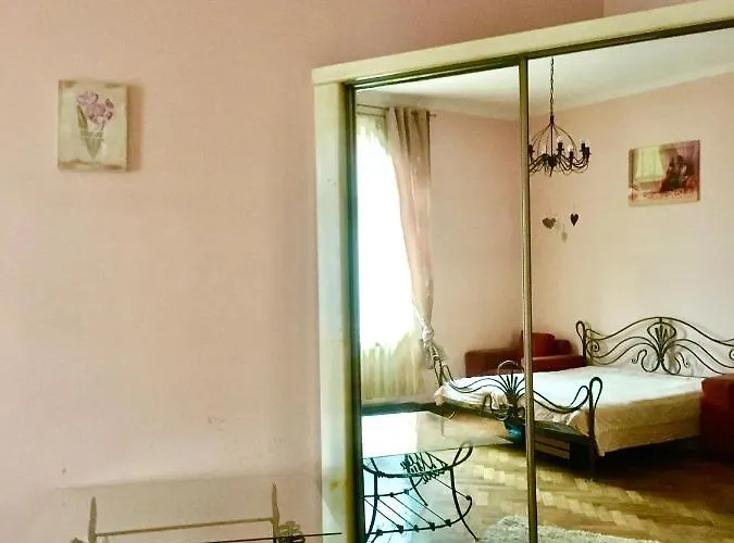 利沃夫舍甫琴科大道公寓酒店 * 利沃夫